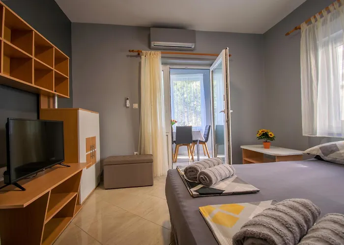 Apartments Hudovernik