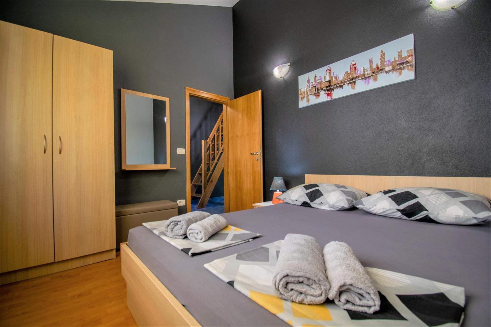 Apartment Hudovernik