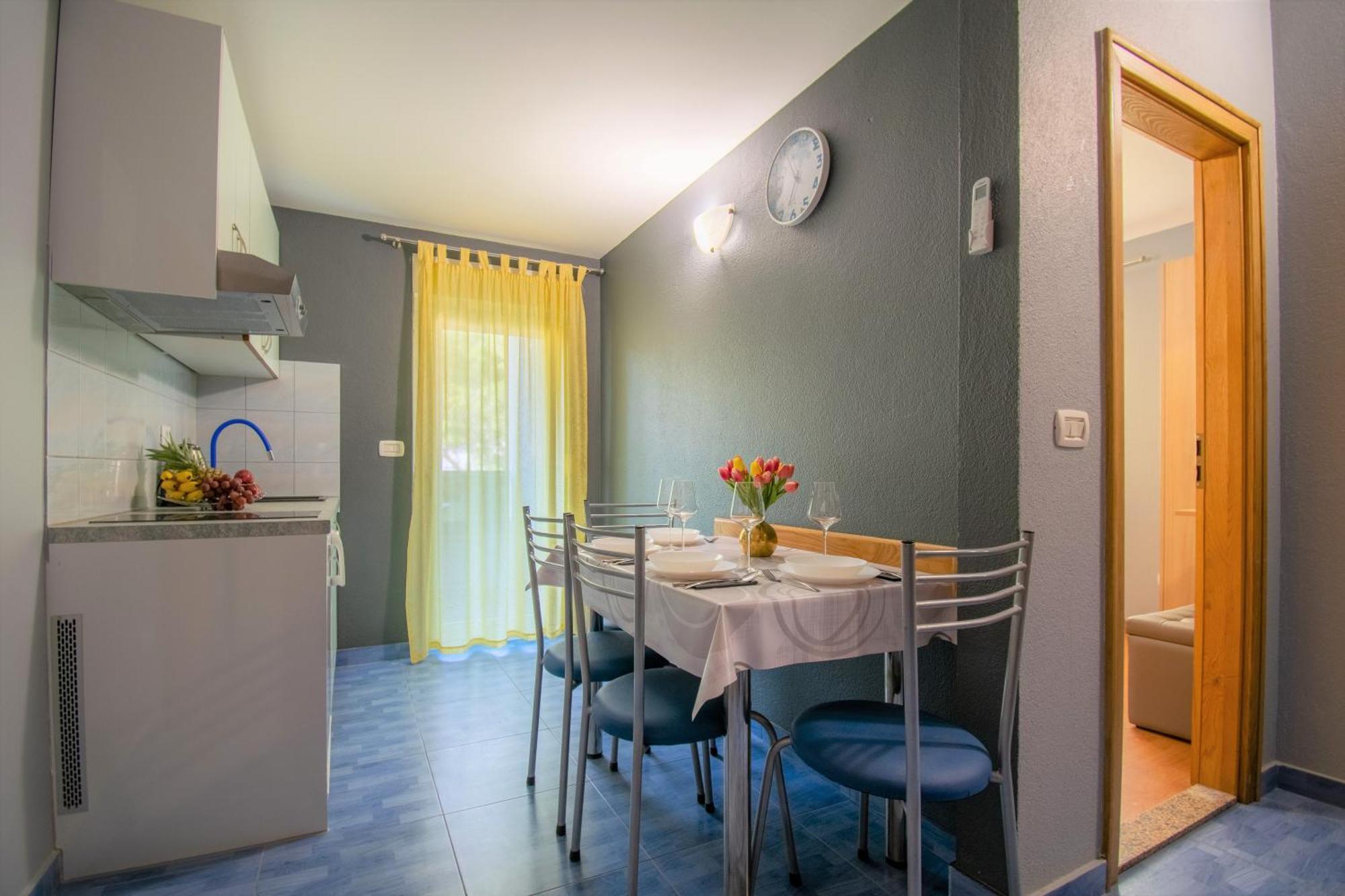 Apartment Hudovernik *