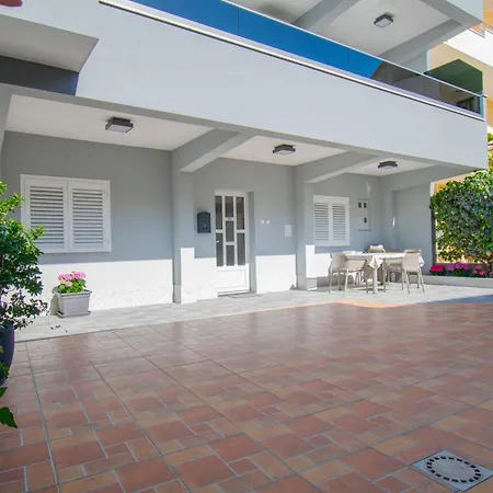 Apartments Hudovernik Baška Voda Exterior foto